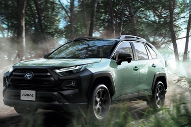 特別仕様車 Adventure “OFFROAD package Ⅱ”（ハイブリッド車）